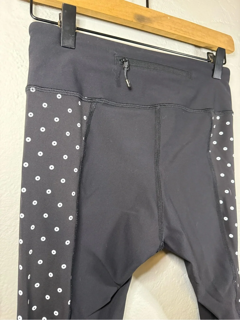 Lululemon Tight Stuff Black / reflective Dot Black  Leggings Size 6